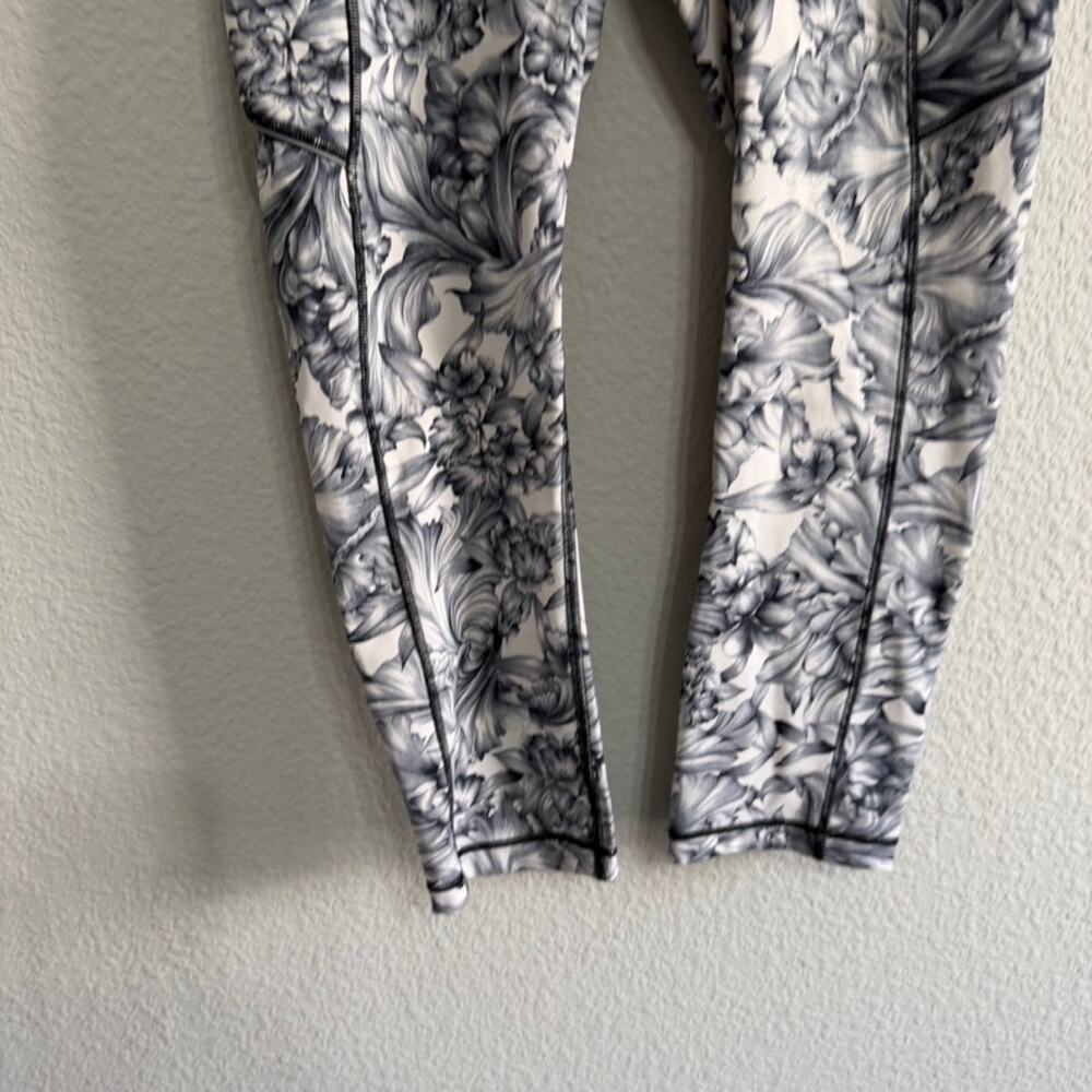 Lululemon Speed Up Crop 21" Light Garden White Black Leggings Size 4 Luxtreme - Picture 5 of 10